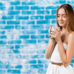 Cum să îți menții pielea hidratată vara