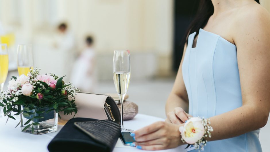 Cum să refuzi o invitație la nuntă sau botez fără să superi