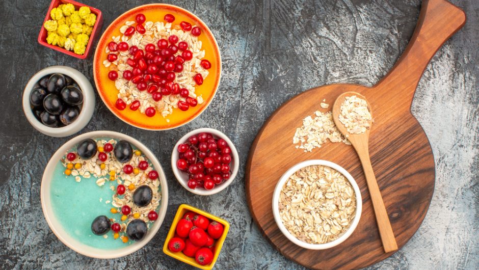 Rețete de ovăz cu topping de fructe uscate