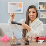 Lucruri aparent mici care îți sabotează frumusețea zilnic