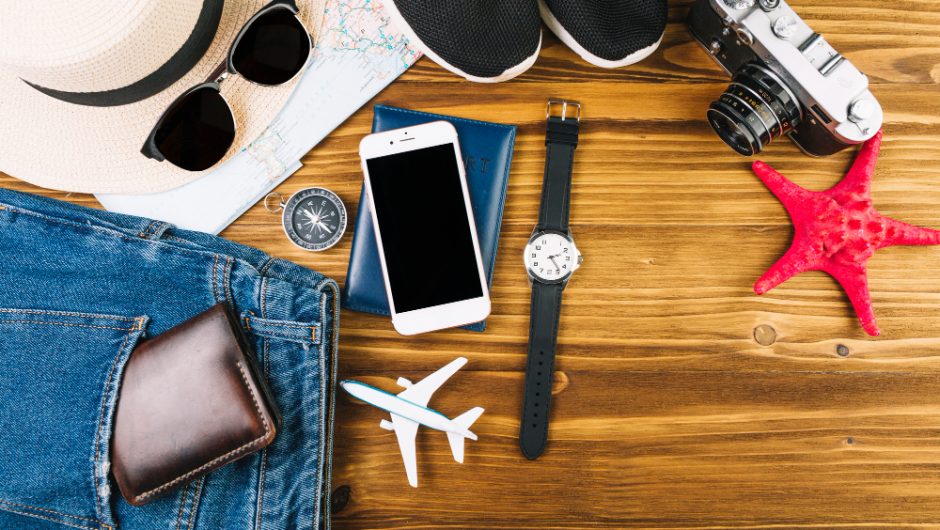 Cele mai utile accesorii de travel pentru zboruri lungi